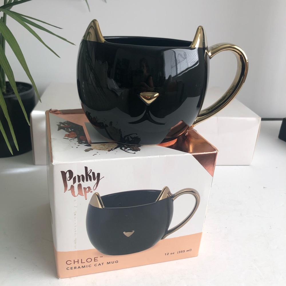 Pinky Up - Cute little Cat Mug Black & Gold